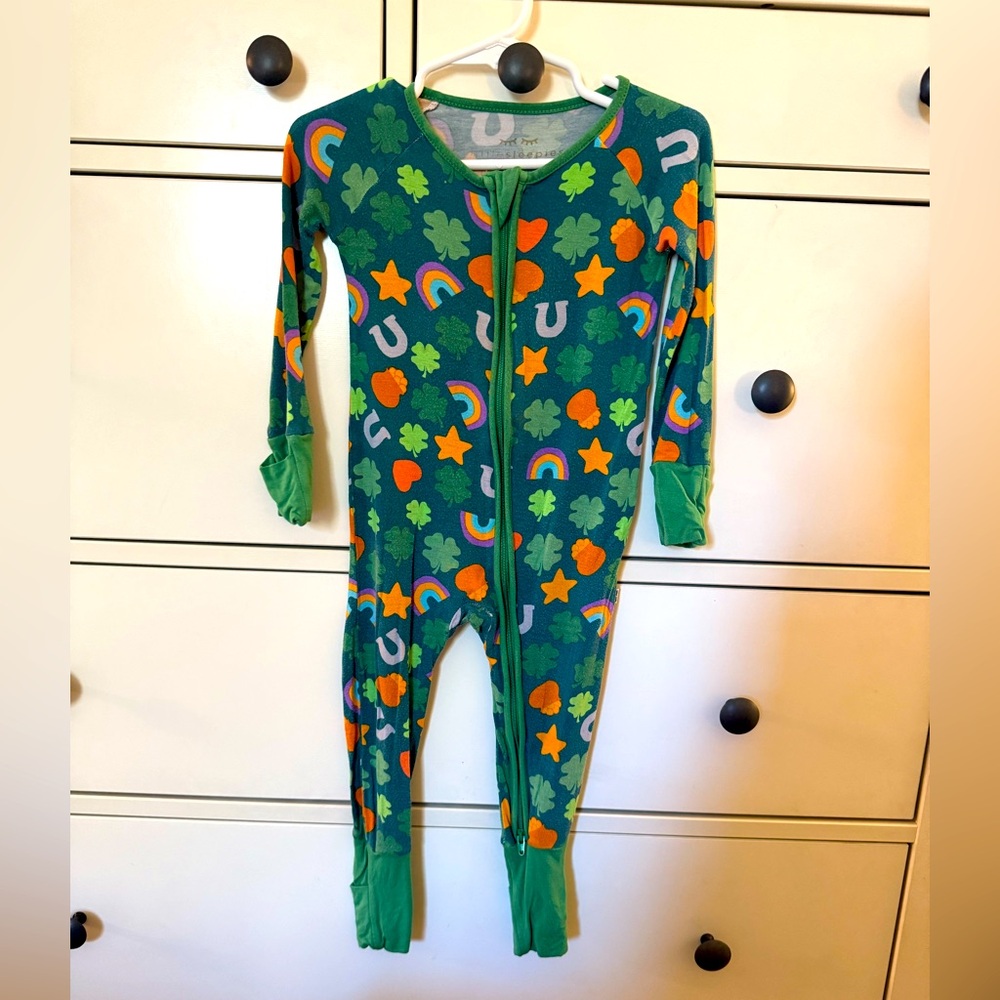 Little sleepies zippy-lucky charm print